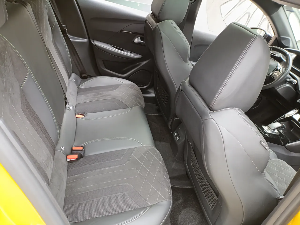 Peugeot E-208 - Imagem 11