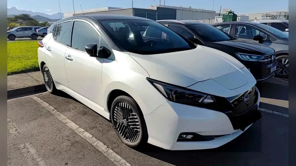 Foto de um nissan leaf