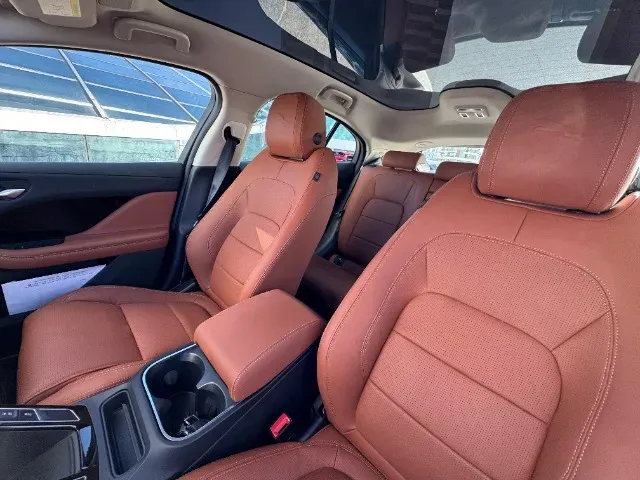 Jaguar I-pace - Imagem 11