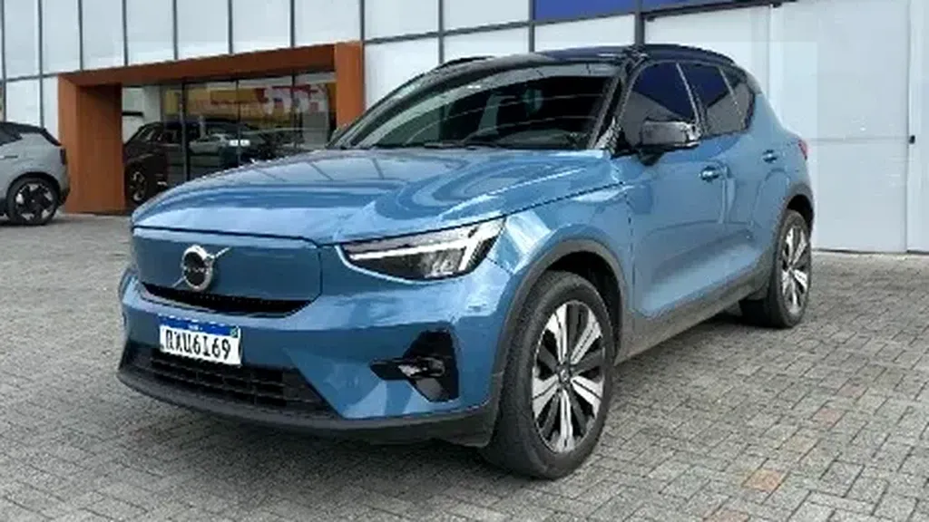 Foto de um volvo xc40 recharge