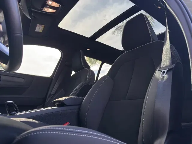 Volvo XC40 Recharge - Imagem 14