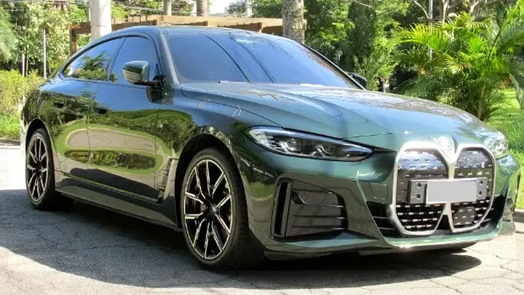 Foto de um bmw i4 edrive35