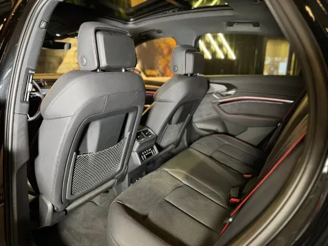 Audi Q8 Sportback E-tron - Imagem 18