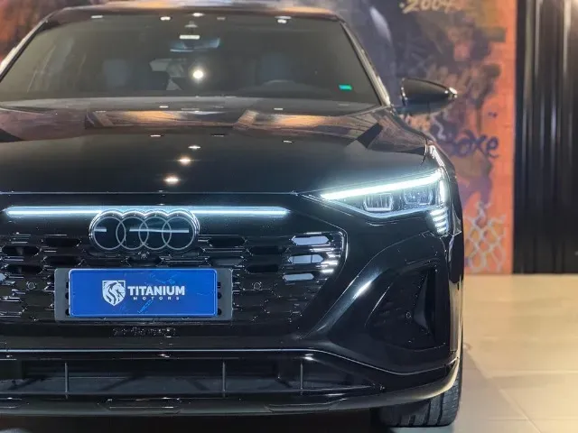 Audi Q8 Sportback E-tron - Imagem 5