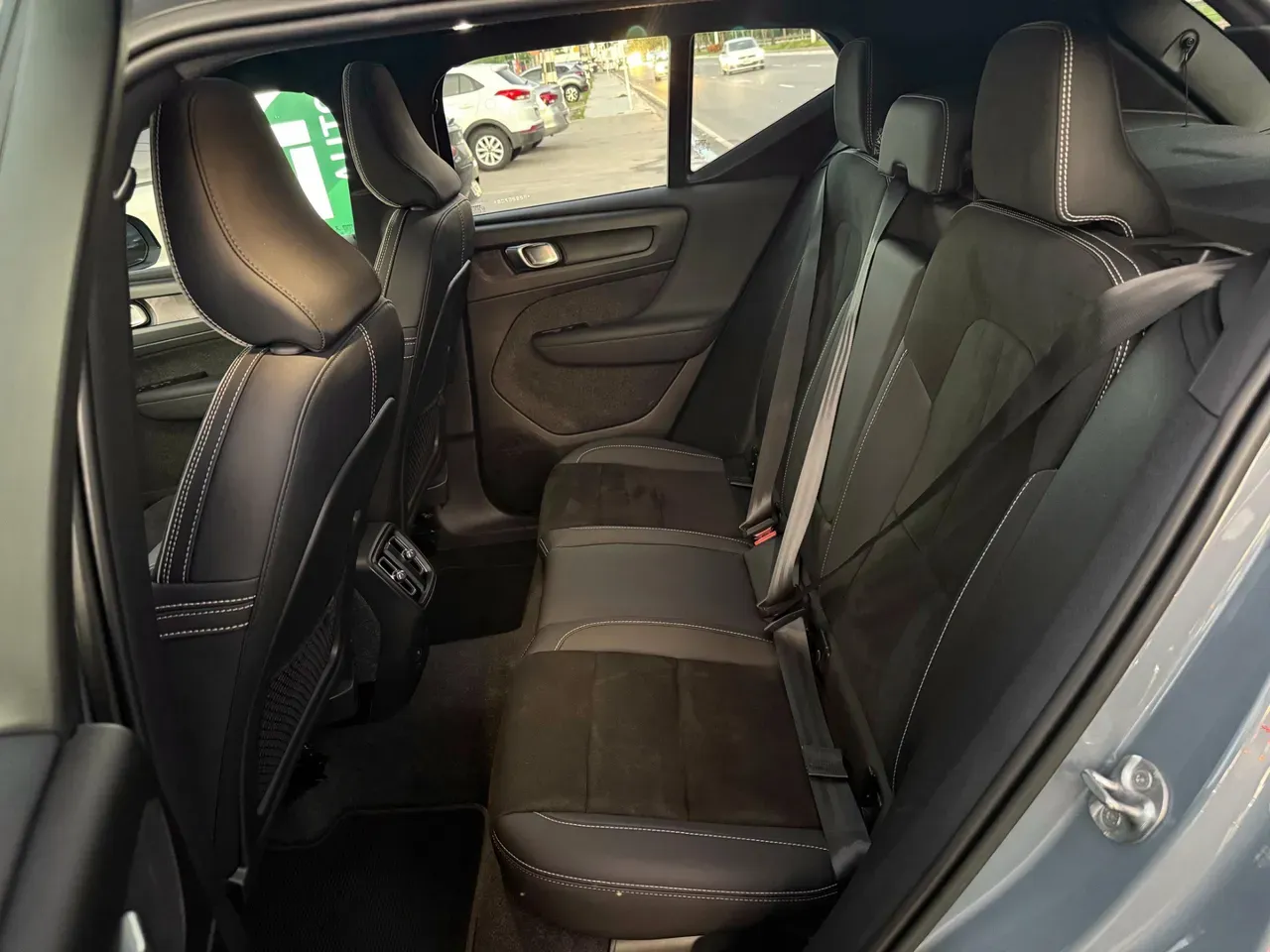 Volvo XC40 Recharge - Imagem 8