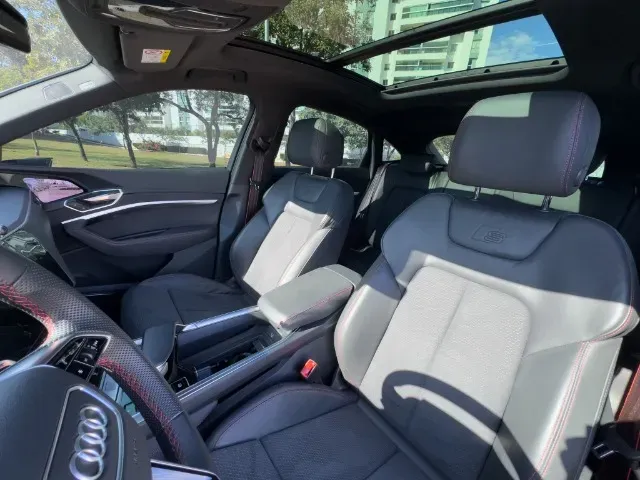 Audi Q8 Sportback E-tron - Imagem 15