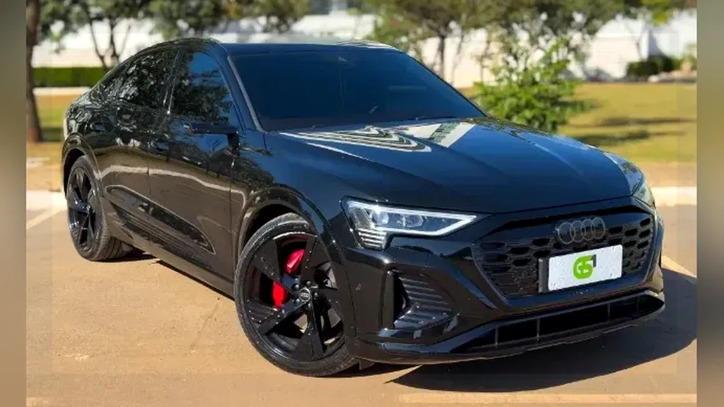 Foto de um audi q8 sportback e-tron