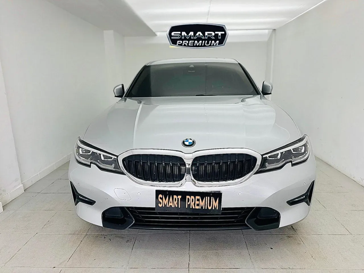 BMW 330e Plug-in Hybrid - Imagem 2