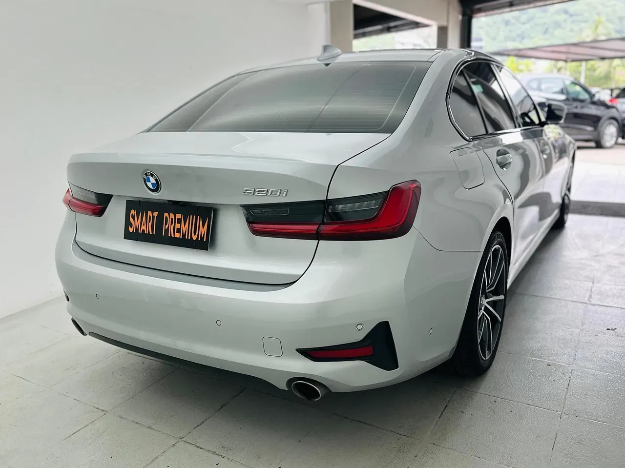 BMW 330e Plug-in Hybrid - Imagem 7