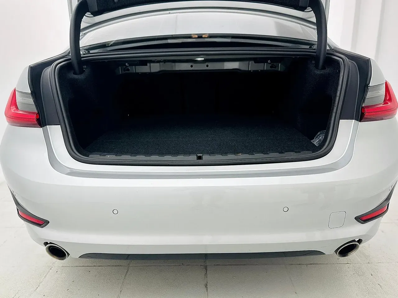 BMW 330e Plug-in Hybrid - Imagem 11