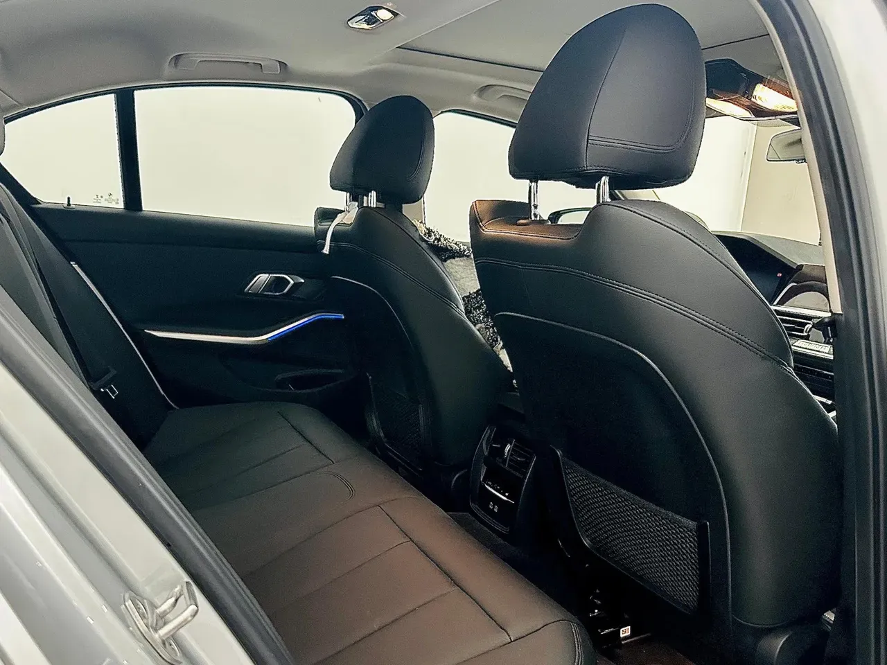 BMW 330e Plug-in Hybrid - Imagem 16