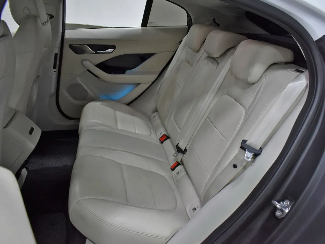 Jaguar I-pace - Imagem 13