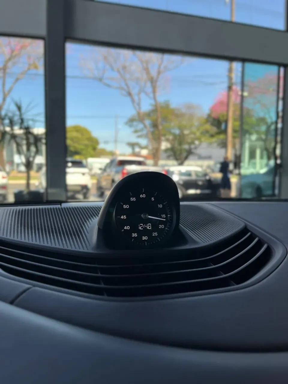 Porsche Taycan - Imagem 12