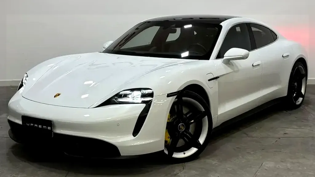 Foto de um porsche taycan