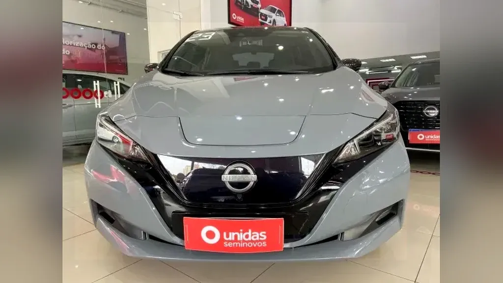 Foto de um nissan leaf