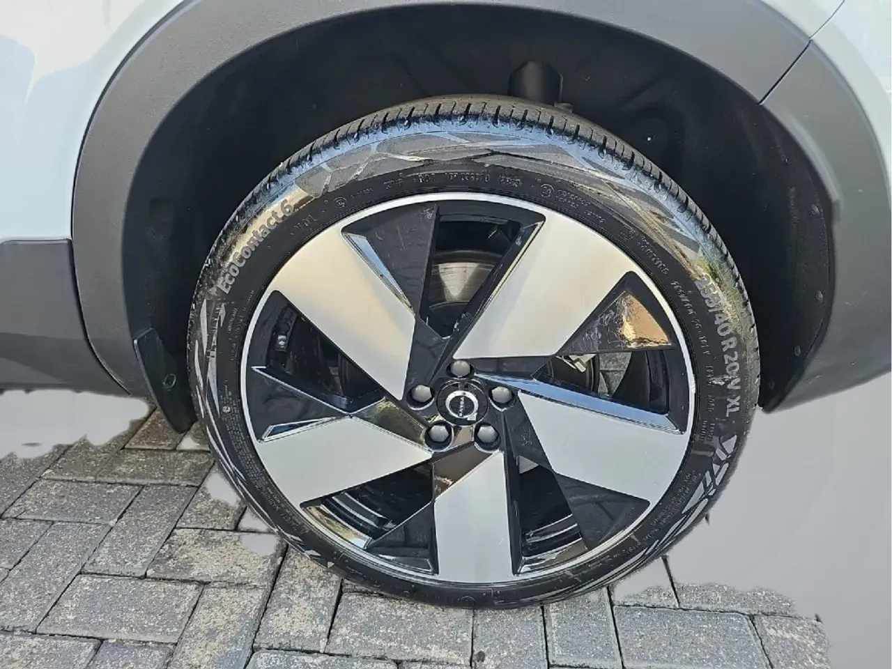 Volvo C40 Recharge - Imagem 12