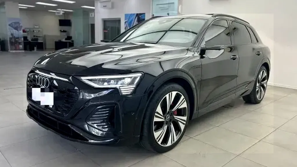 Foto de um audi q8 sportback e-tron