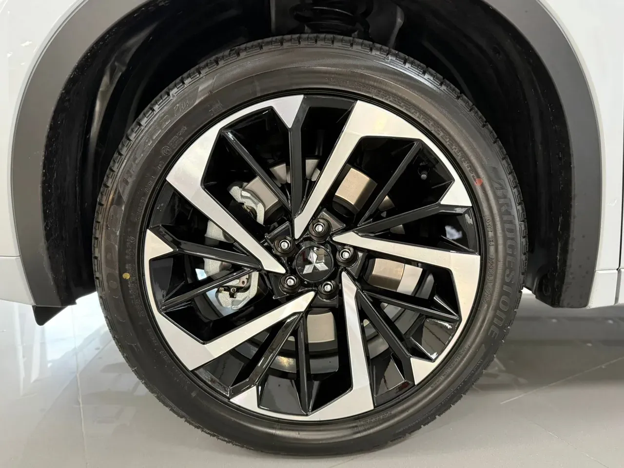 Mitsubishi Outlander Plug-in Hybrid - Imagem 8