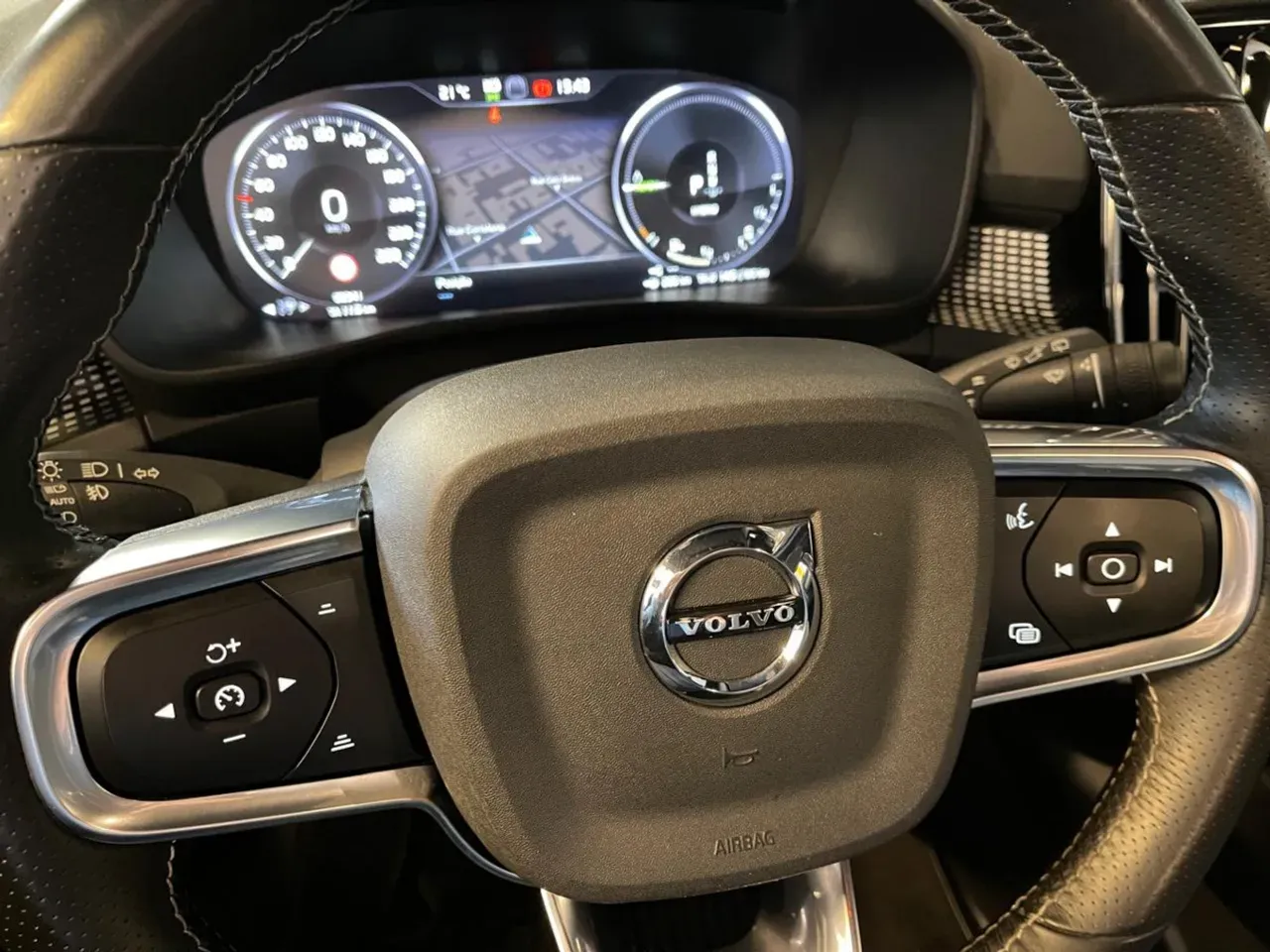 Volvo XC40 Recharge Plug-in Hybrid - Imagem 9