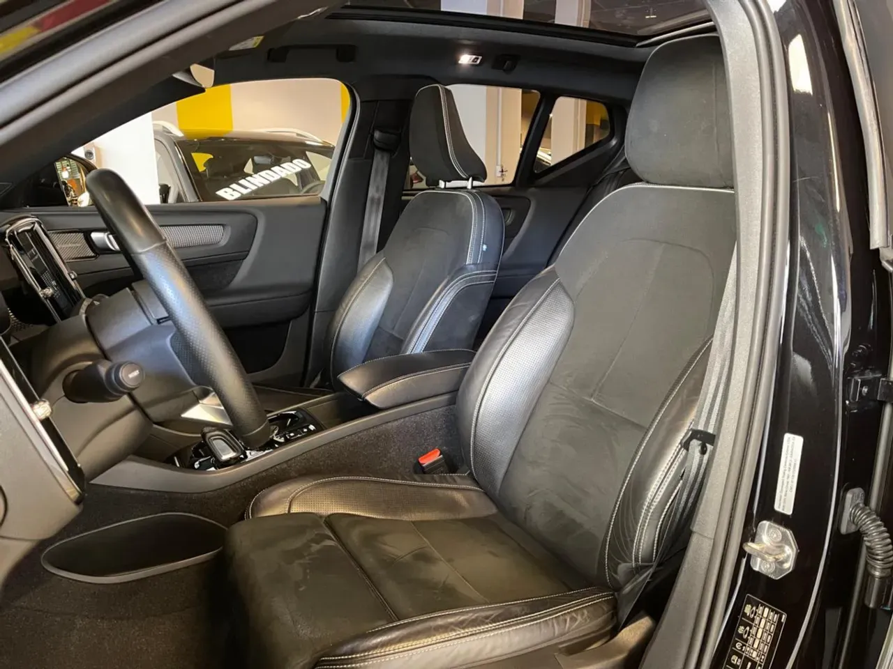 Volvo XC40 Recharge Plug-in Hybrid - Imagem 12