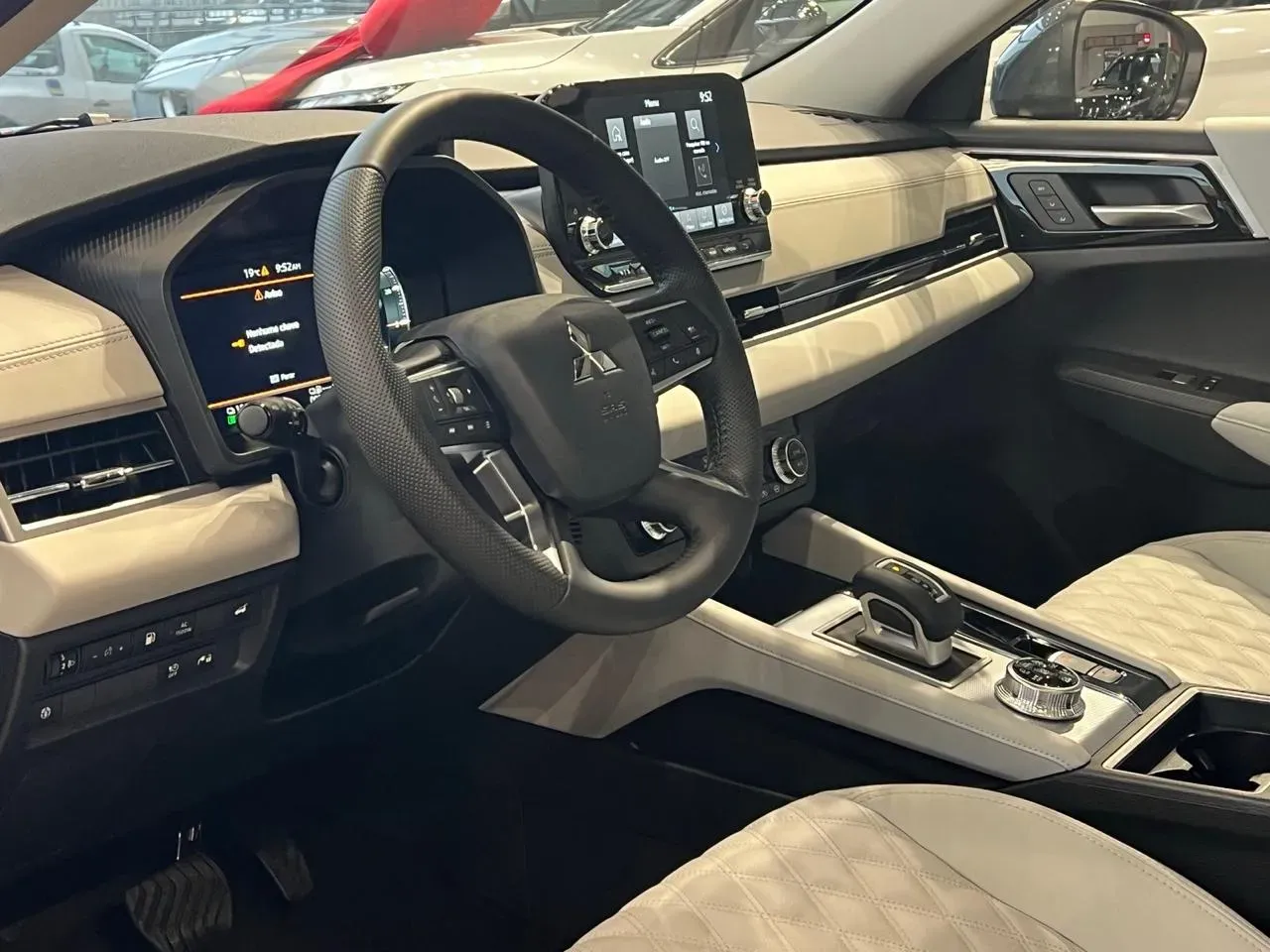 Mitsubishi Outlander Plug-in Hybrid - Imagem 14