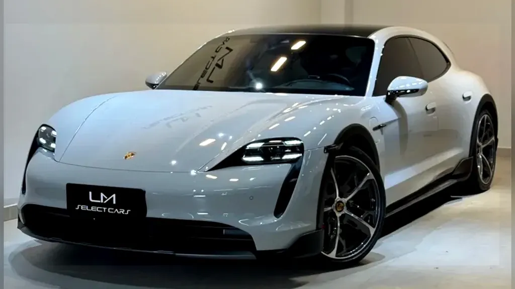 Foto de um porsche taycan