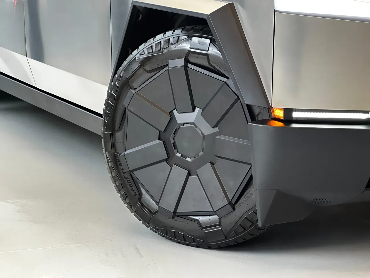 Tesla Cybertruck - Imagem 3