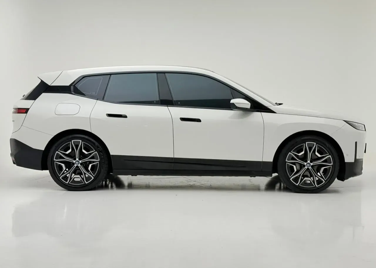BMW Ix - Imagem 2