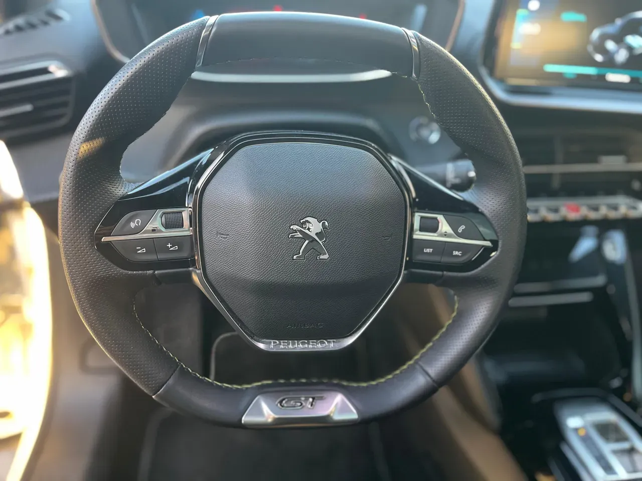 Peugeot E-208 - Imagem 17