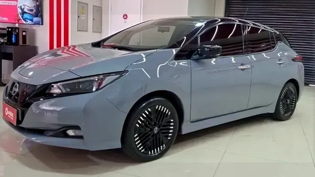 Foto de um nissan leaf