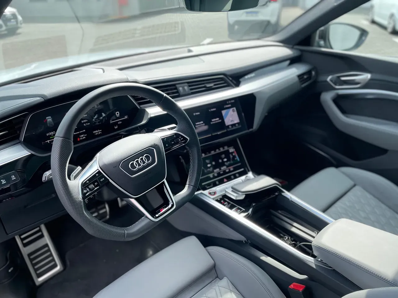 Audi Q8 Sportback E-tron - Imagem 5