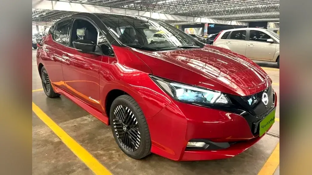 Foto de um nissan leaf