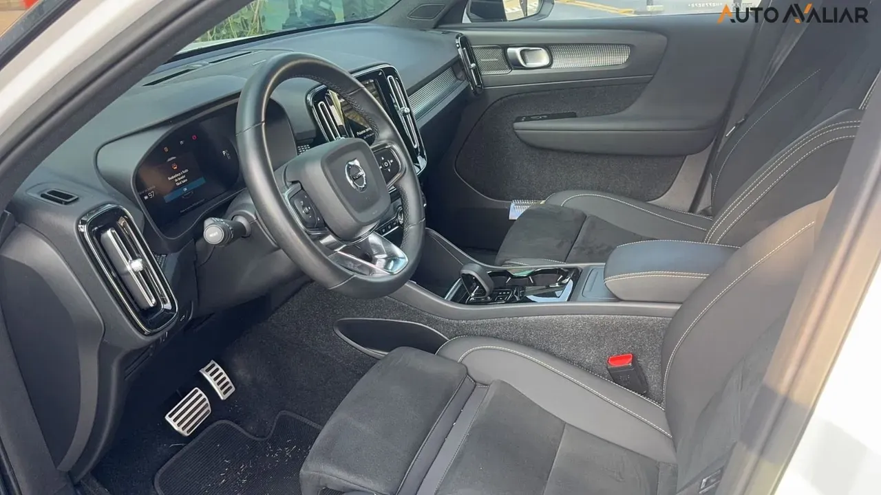 Volvo XC40 Recharge - Imagem 2