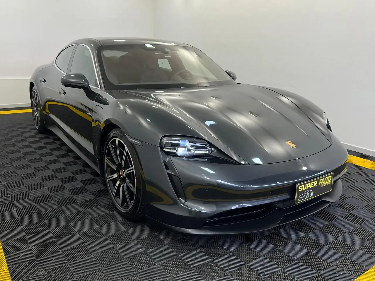 Porsche Taycan - Imagem 7