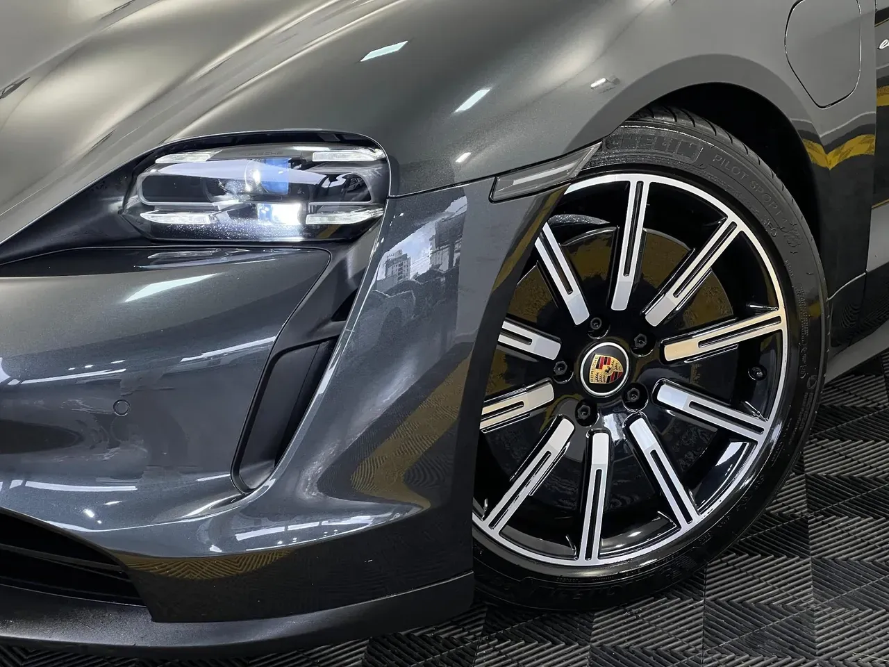 Porsche Taycan - Imagem 3