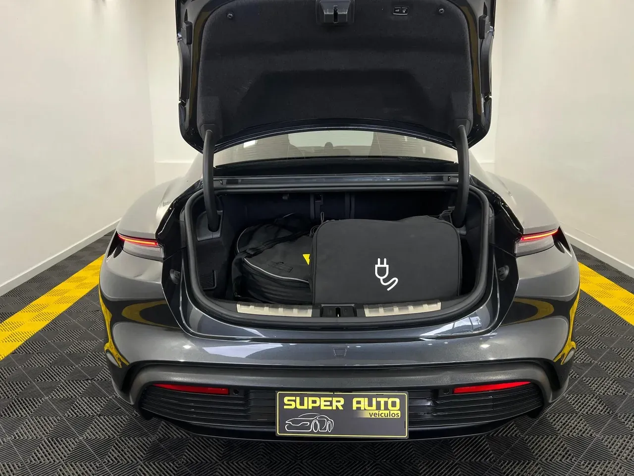 Porsche Taycan - Imagem 10