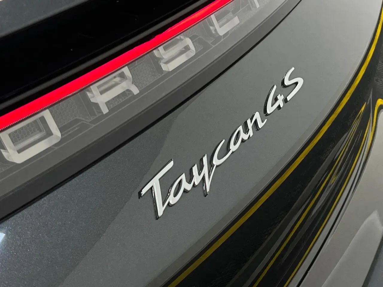 Porsche Taycan - Imagem 11