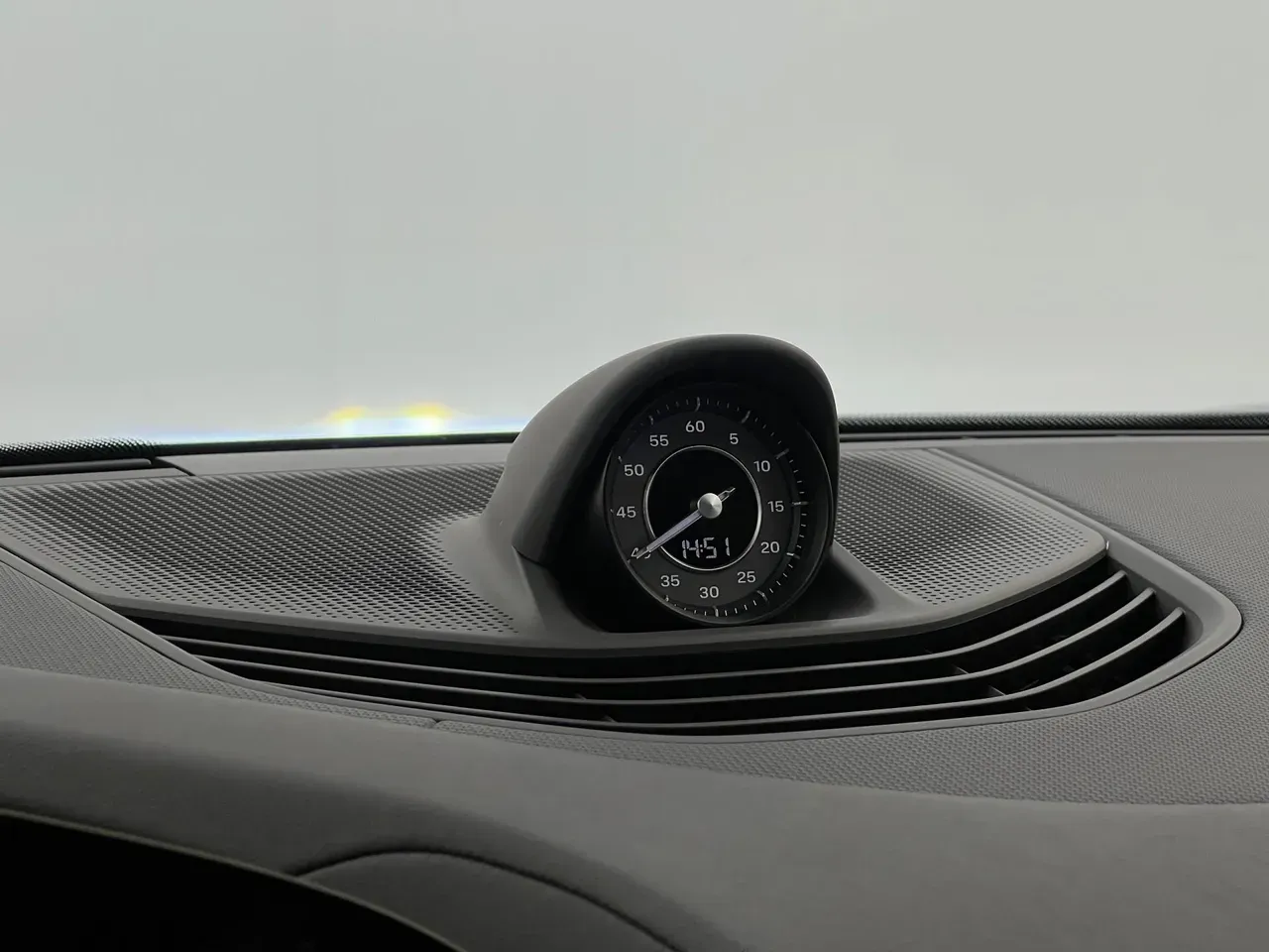 Porsche Taycan - Imagem 17