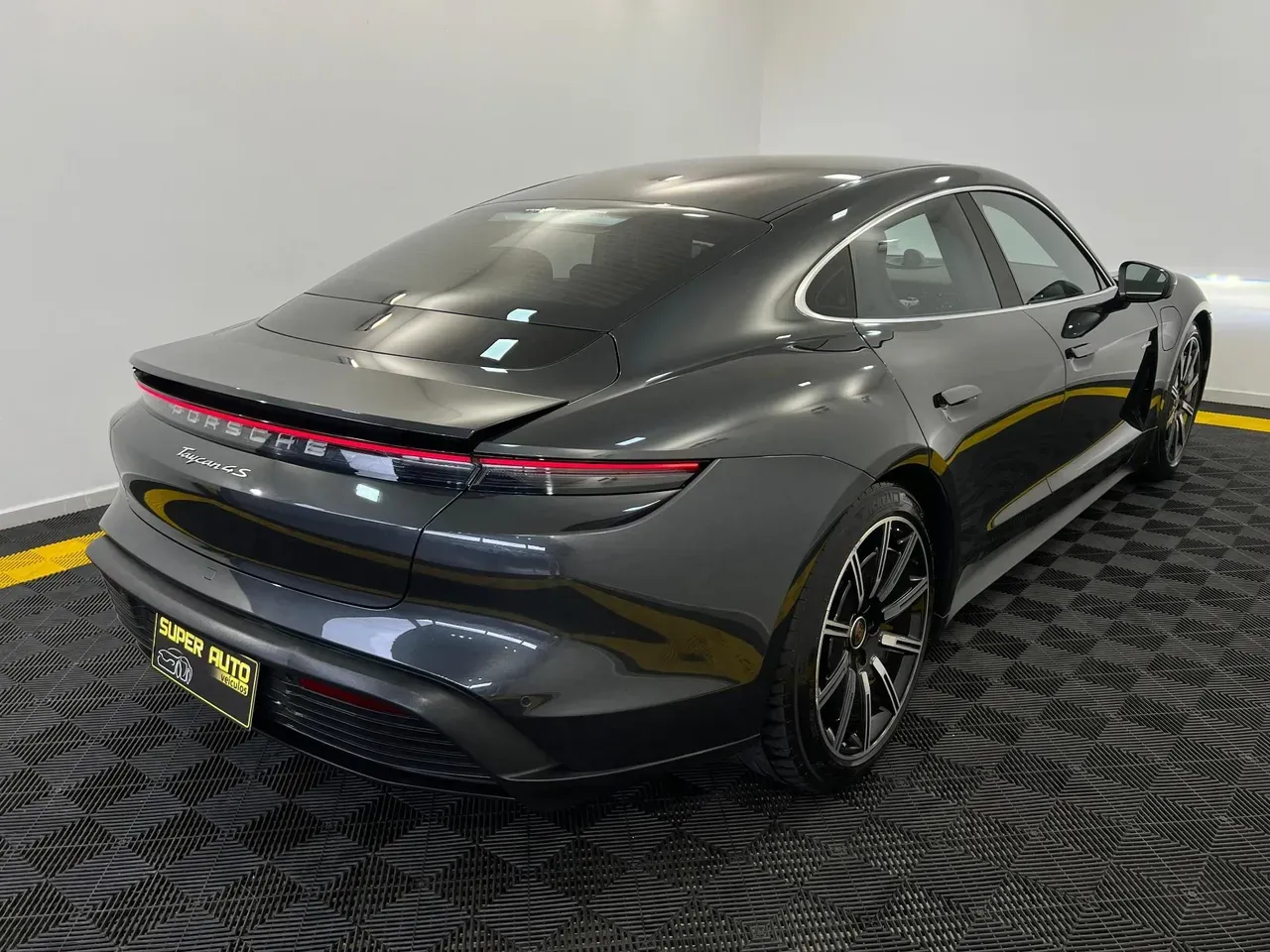 Porsche Taycan - Imagem 12