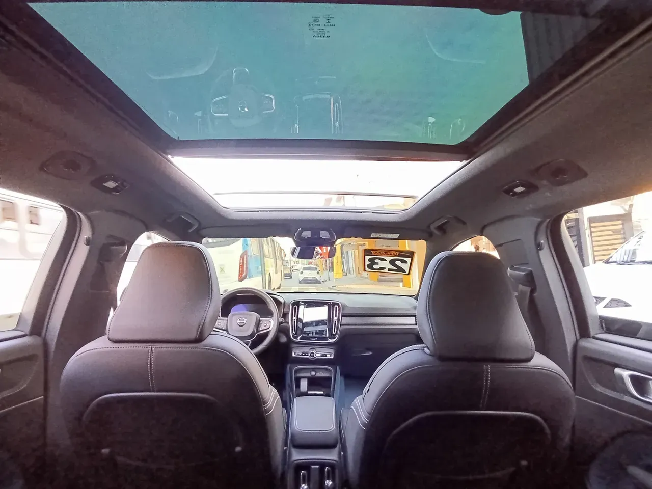 Volvo XC40 Recharge - Imagem 13