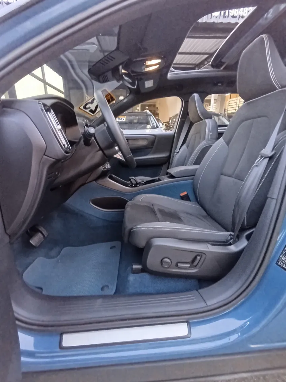 Volvo XC40 Recharge - Imagem 14