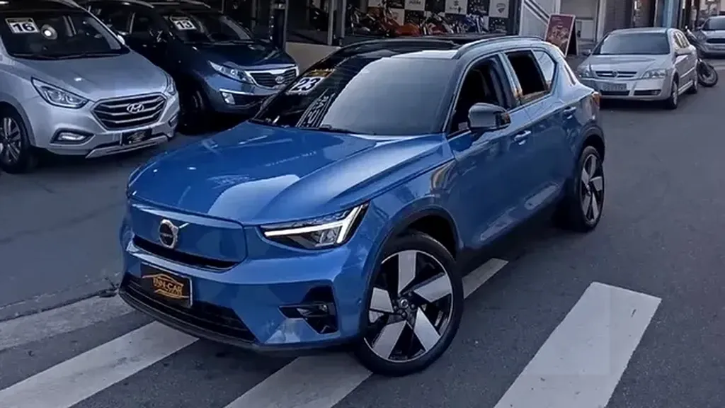 Foto de um volvo xc40 recharge