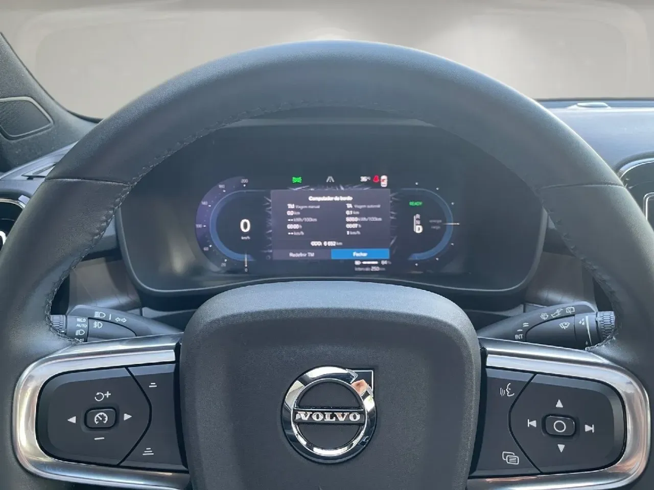 Volvo XC40 Recharge - Imagem 8