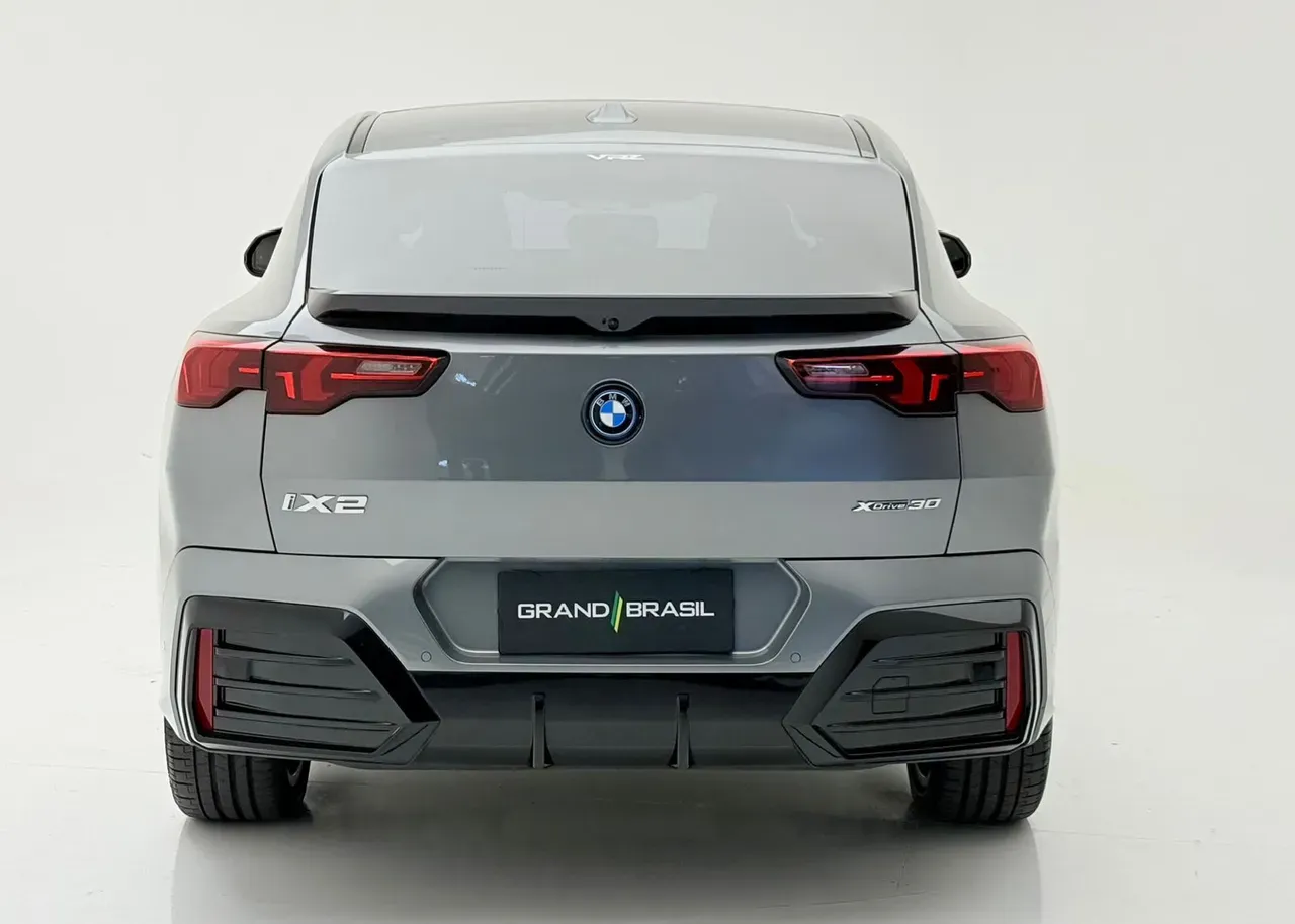 BMW IX2 - Imagem 4