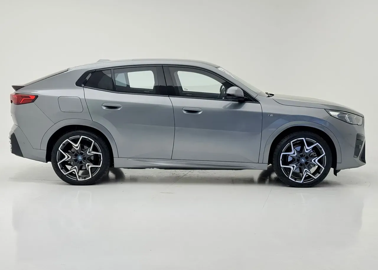 BMW IX2 - Imagem 2
