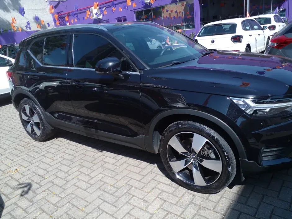 Volvo XC40 Recharge Plug-in Hybrid - Imagem 3