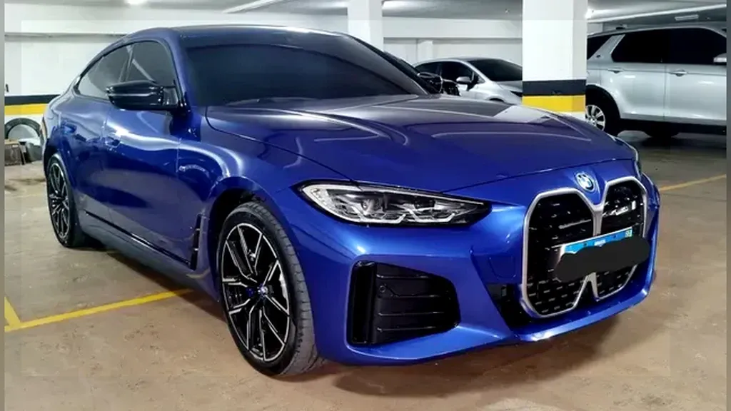 Foto de um bmw i4 edrive40