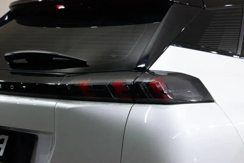 Peugeot E-2008 - Imagem 15