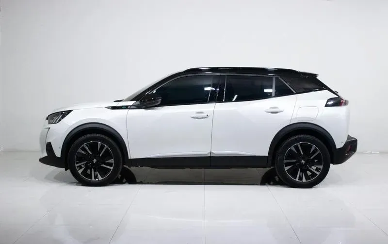 Peugeot E-2008 - Imagem 13