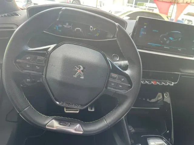 Peugeot E-2008 - Imagem 12